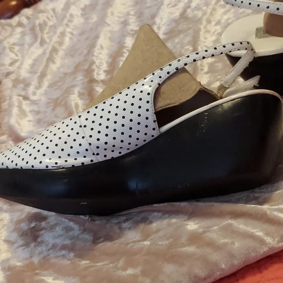 Shoes - Picture 2 of 6